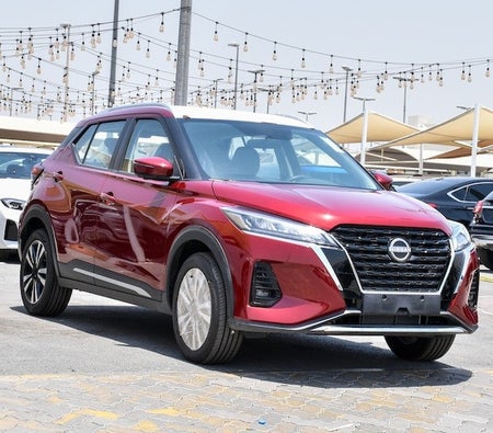 Red Nissan Kicks SV Plus 2024