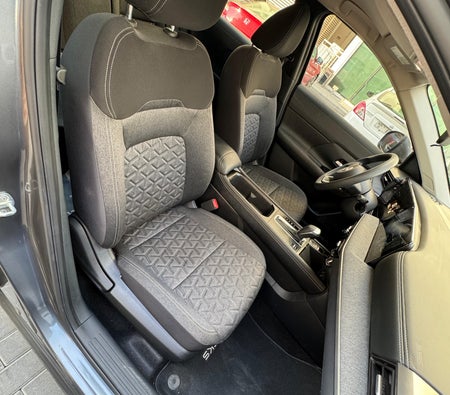 Black Nissan Kicks 2025