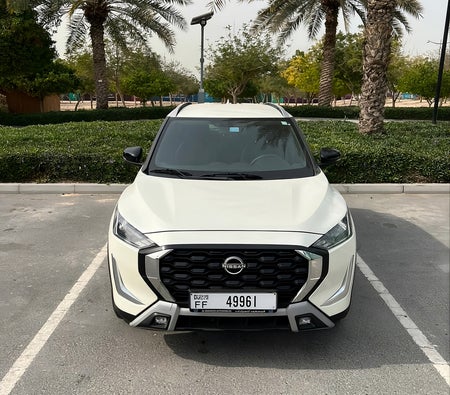 Белый Nissan Magnite 2025 год