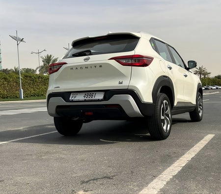 Белый Nissan Magnite 2025 год