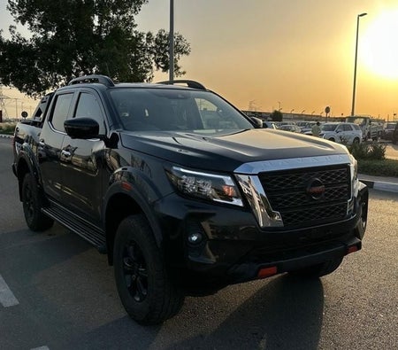 Black Nissan Navara 2023 Black Nissan Navara 2023