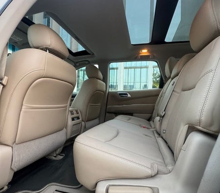 White Nissan Pathfinder SV 2014