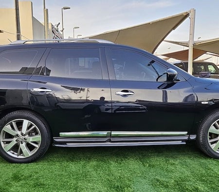 Black Nissan Pathfinder SL 2015