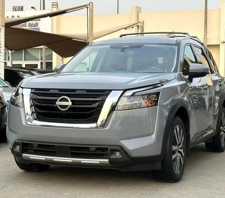 Nissan Pathfinder Platinum 2022, photo 2 of 4