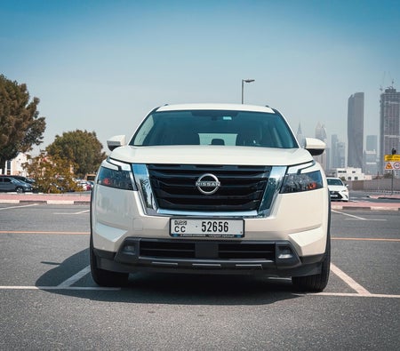 White Nissan Pathfinder 2024