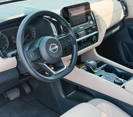 White Nissan Pathfinder 2024