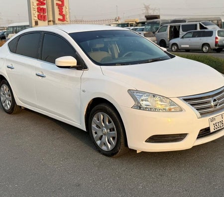 Белый Nissan Sentra 2020 год Белый Nissan Sentra 2020 год