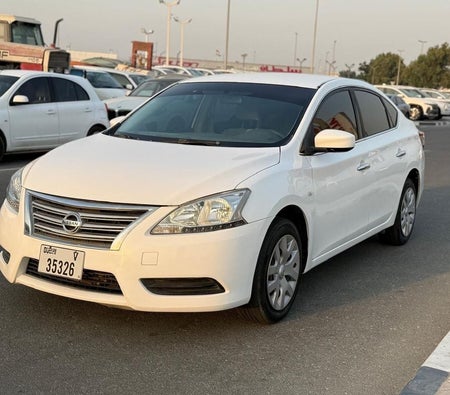 Белый Nissan Sentra 2020 год Белый Nissan Sentra 2020 год