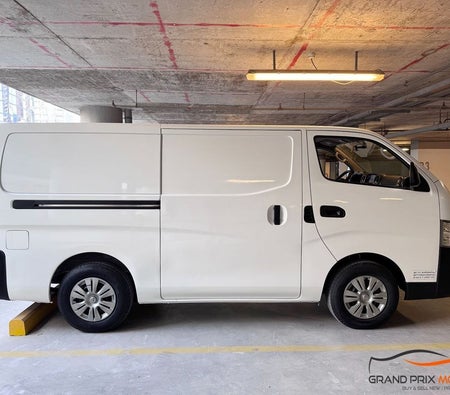 Weiß Nissan Urvan 2021