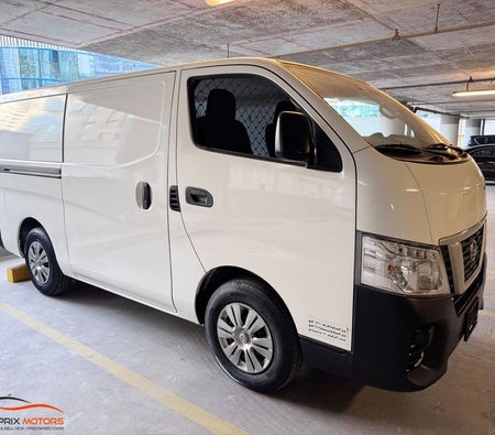 Weiß Nissan Urvan 2021