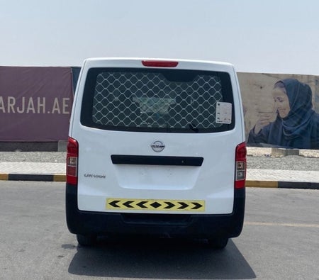 Blanc Nissan Urvan 2022