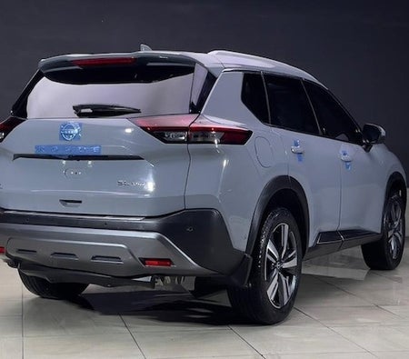 Gris Nissan  2023