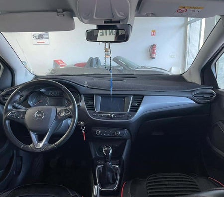 Black Opel Crossland 2022