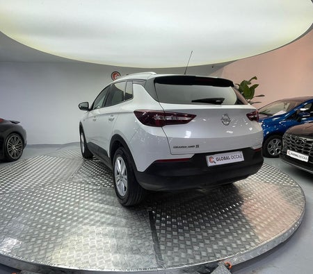Weiß Opel Großland 2021