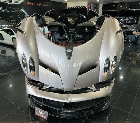 Gold Pagani Huayra 2015