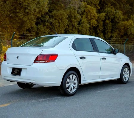 Blanco Peugeot 301 2021