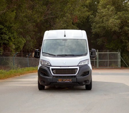 Белый Peugeot Boxer L2H2 2023 год