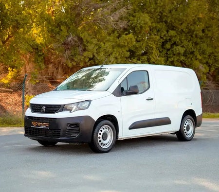 Peugeot Partner Van Long Body 2020, photo 1 of 4