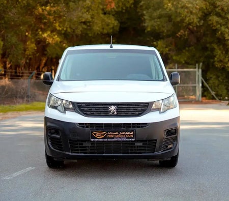 White Peugeot Partner Van Long Body 2022 White Peugeot Partner Van Long Body 2022