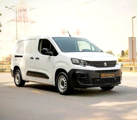 أبيض بيجو Partner Van Long Body 2022 أبيض بيجو Partner Van Long Body 2022
