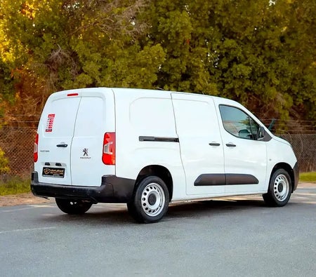 أبيض بيجو Partner Van Long Body 2020 أبيض بيجو Partner Van Long Body 2020