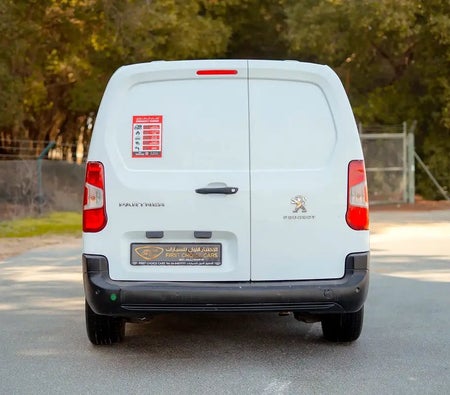 أبيض بيجو Partner Van Long Body 2020 أبيض بيجو Partner Van Long Body 2020