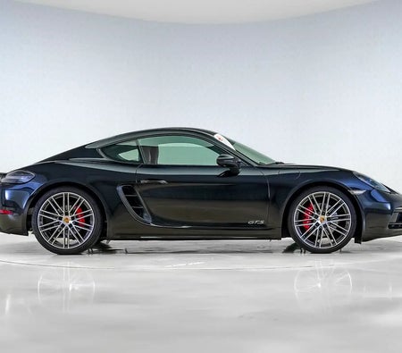 Siyah Porsche 718 2018