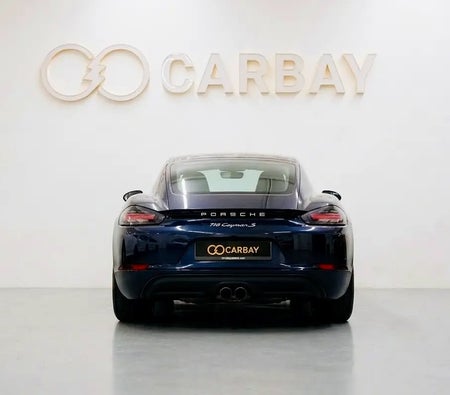 Blue Porsche 718 2018