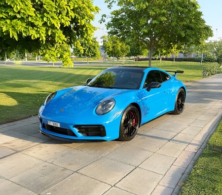 Porsche 911 Carrera 4 GTS 2023