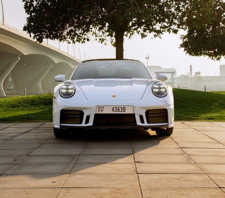Porsche 911 Carrera 4S 2026, photo 2 of 4