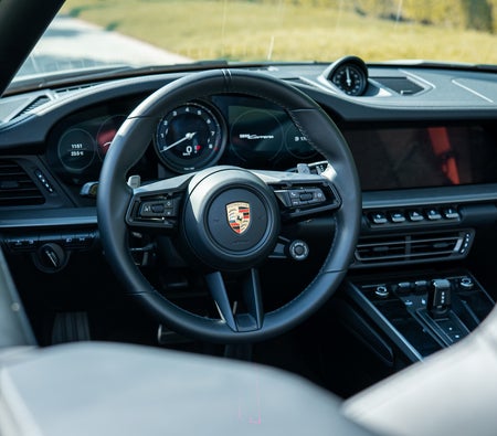 Porsche 911 Carrera Convertible 2024, photo 3 of 4