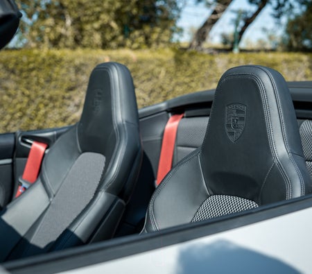 Porsche 911 Carrera Convertible 2024, photo 4 of 4