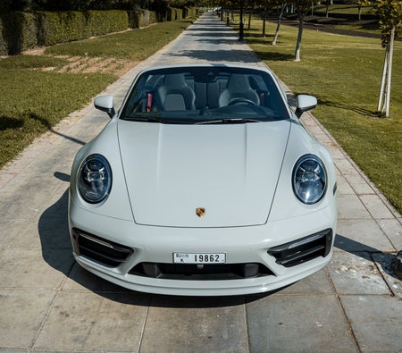 Porsche 911 Carrera Convertible 2024, photo 2 of 4