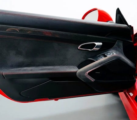 Красный Porsche Boxster GTS 2015 год Красный Porsche Boxster GTS 2015 год
