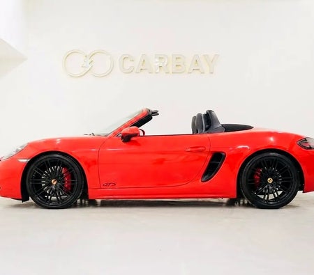 Красный Porsche Boxster GTS 2015 год