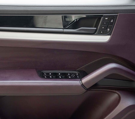 Porsche Cayenne Coupe 2024, photo 3 of 4