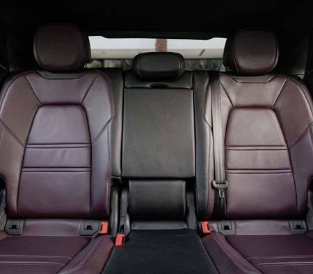 Porsche Cayenne Coupe 2024, photo 2 of 4