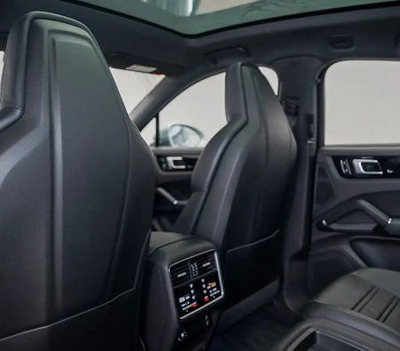 Gümüş Porsche Cayenne Coupe 2021