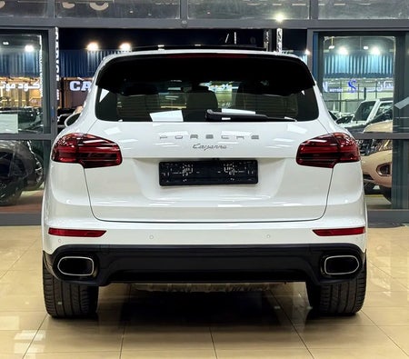 White Porsche Cayenne Platinum Edition 2017