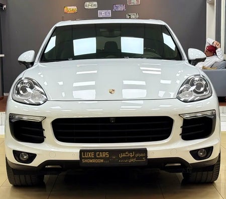 White Porsche Cayenne Platinum Edition 2017