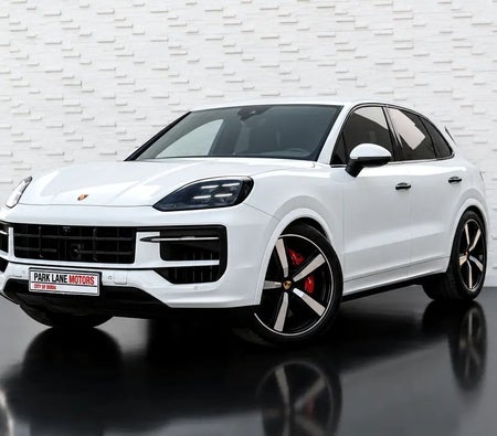 Porsche Cayenne S 2024, photo 1 of 4