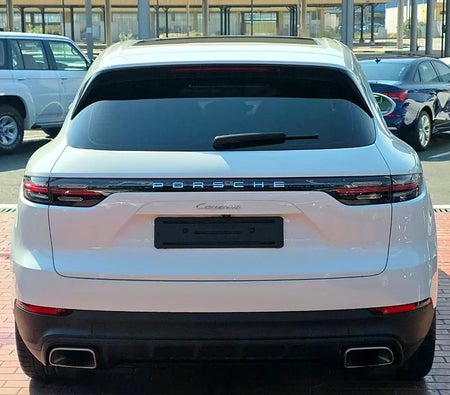 White Porsche Cayenne Standard 2018