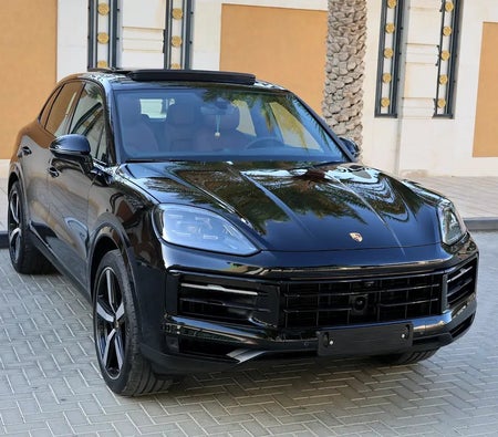 Black Porsche Cayenne Standard 2024