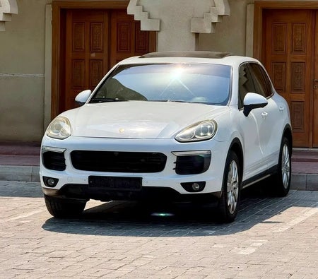 White Porsche Cayenne Standard 2016