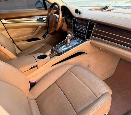 Weiß Porsche Panamera 4S 2010