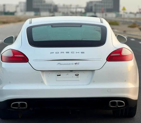 Weiß Porsche Panamera 4S 2010