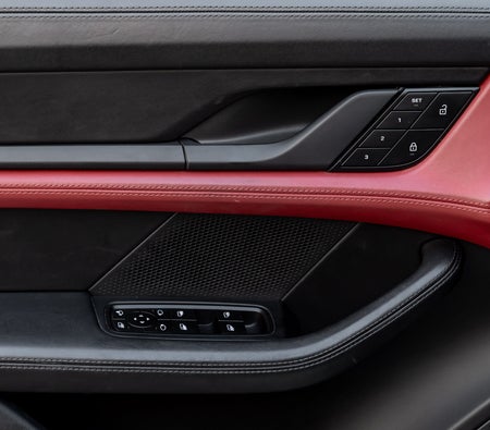 Porsche Taycan 4 Cross Turismo 2022, photo 2 of 4