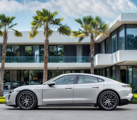 Grau Porsche Taycan 2024
