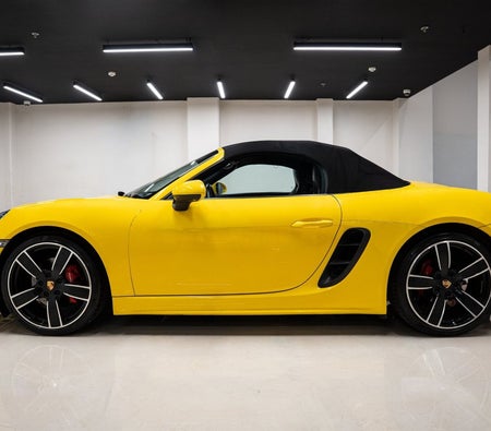 Sarı Porsche 718 Boxster S 2024