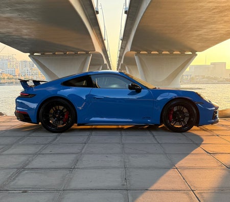 Porsche 911 Carrera 4 GTS 2023